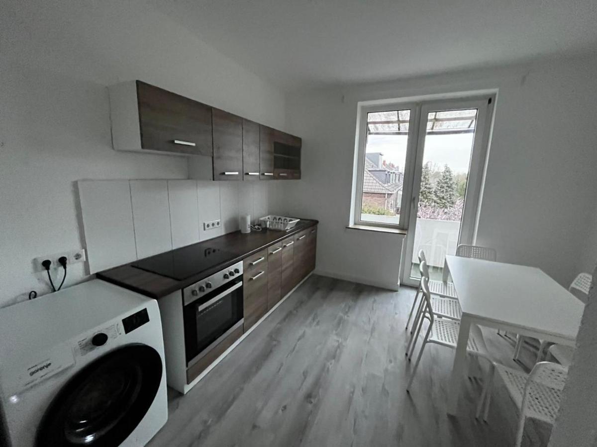 Love Johann Düsseldorf Extérieur photo