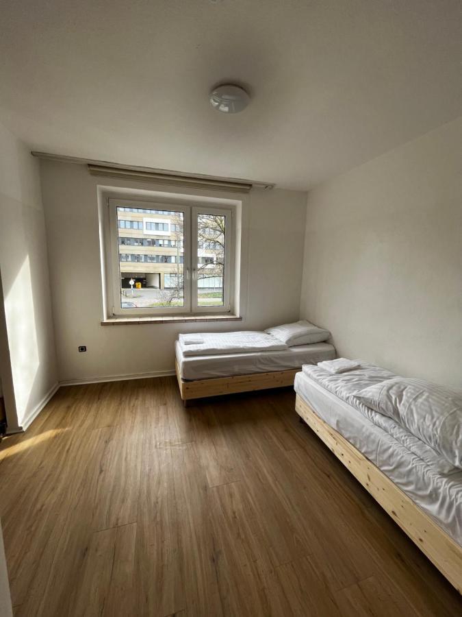 Love Johann Düsseldorf Extérieur photo
